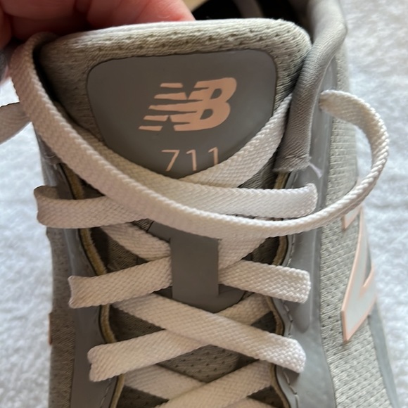 New Balance 711 Gray and White Shoes with Sofsole - Picture 9 of 12